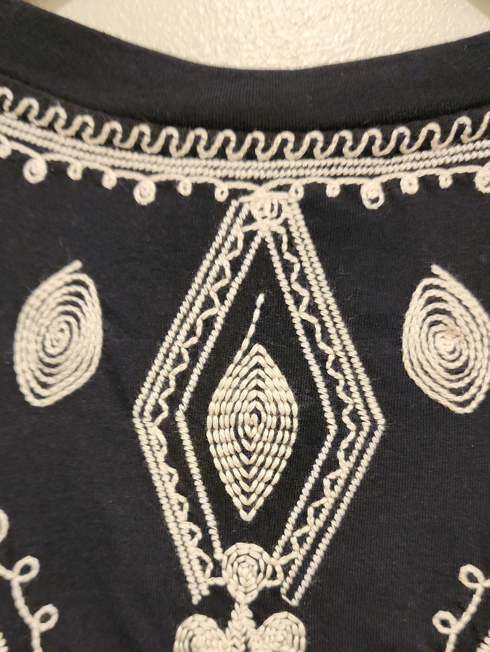 Johnny Was Embroidered Blouse Top Black & Cream V-Neck Boho Cotton size Medium - Picture 6 of 7